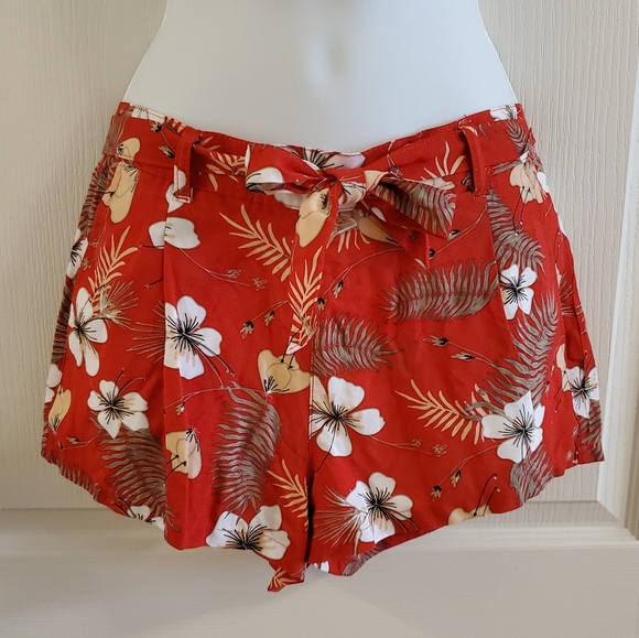 🔥3/$30 ☀️Bluenotes Floral Casual Shorts - Picture 4 of 6